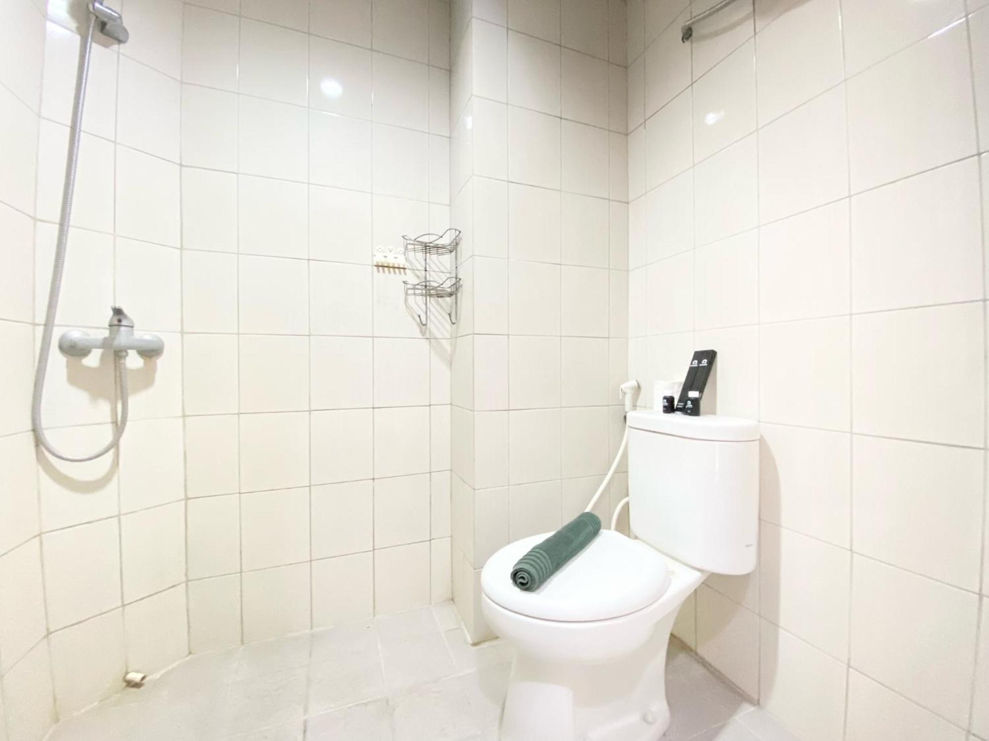 Chic And Cozy 2br At Mekarwangi Square Cibaduyut By Travelio *