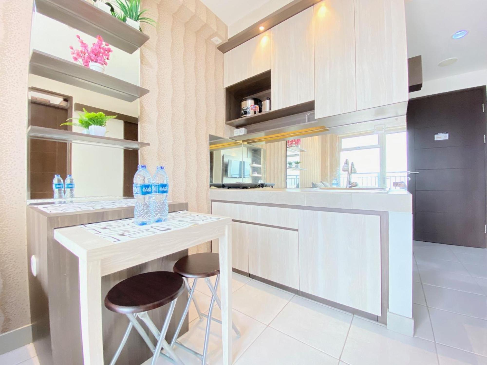 Apartemen Chic And Cozy 2br At Mekarwangi Square Cibaduyut By Travelio
